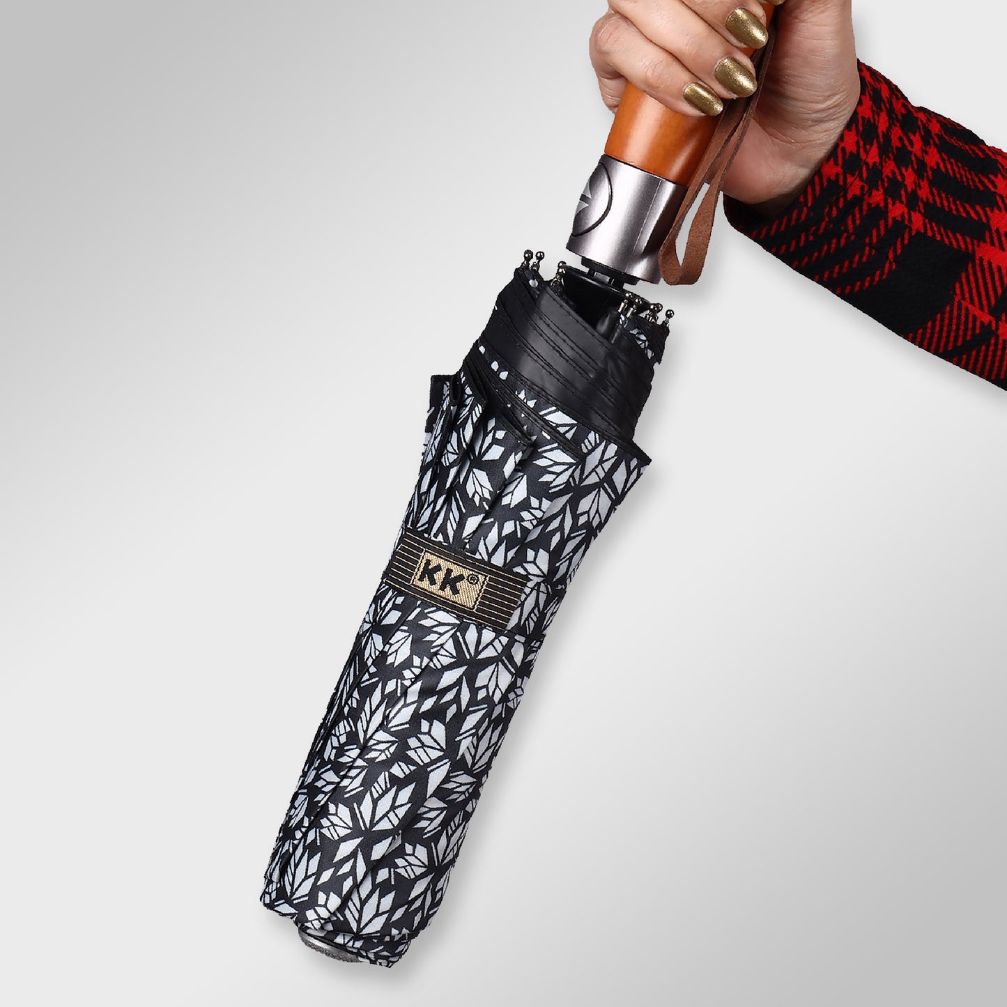 SARA (Mono-Black) | Automatic Open 4-Fold Umbrella – Elegant Handle & Floral Design