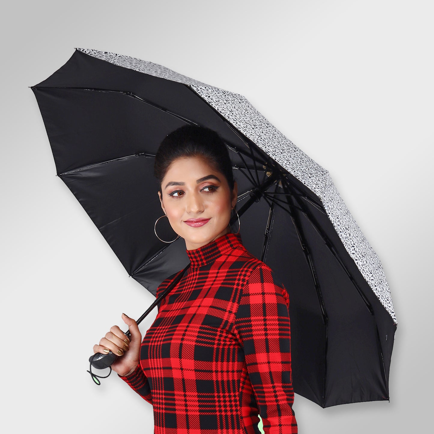SARA (Mono-Black) | Automatic Open 4-Fold Umbrella – Elegant Handle & Floral Design