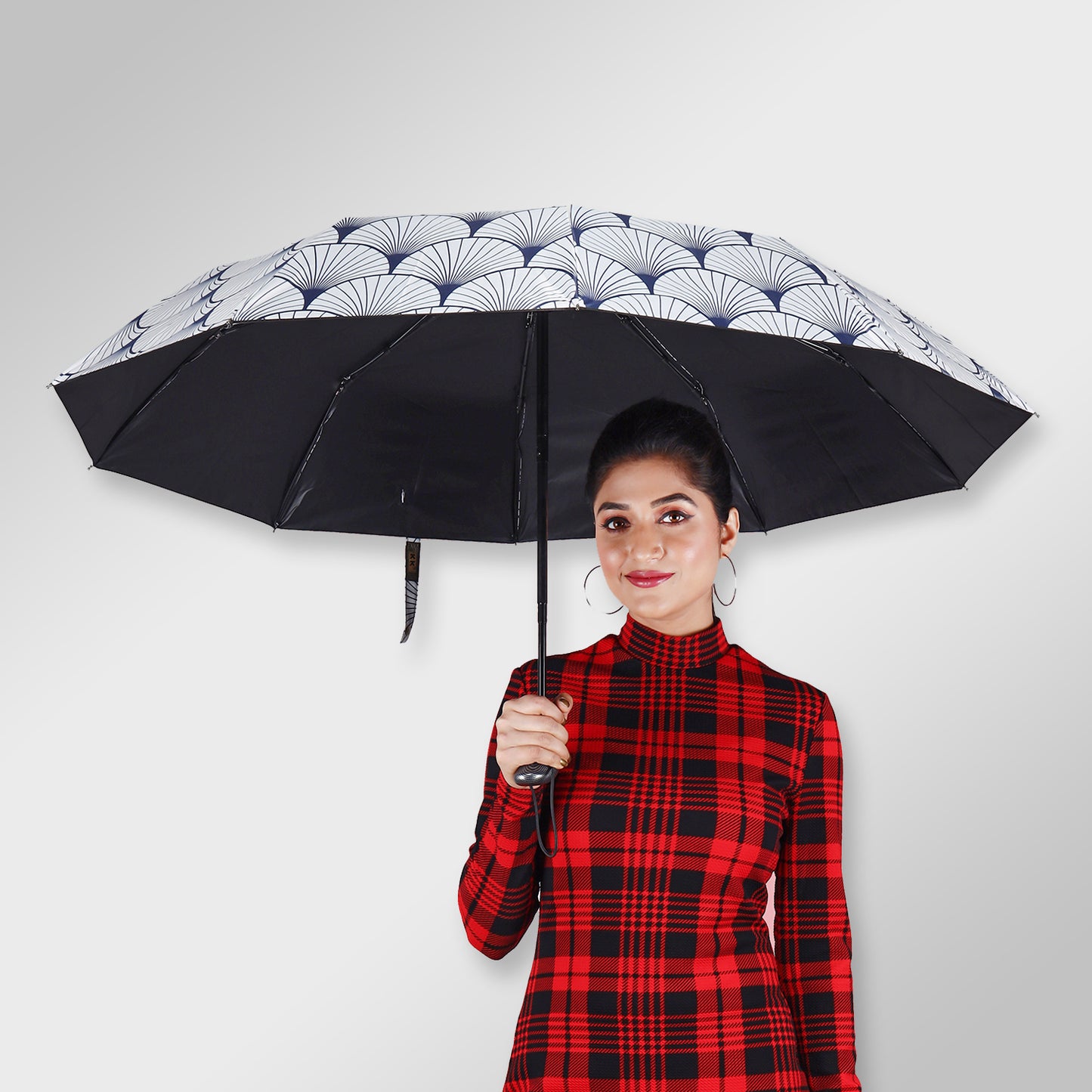 SARA (Mono-Black) | Automatic Open 4-Fold Umbrella – Elegant Handle & Floral Design