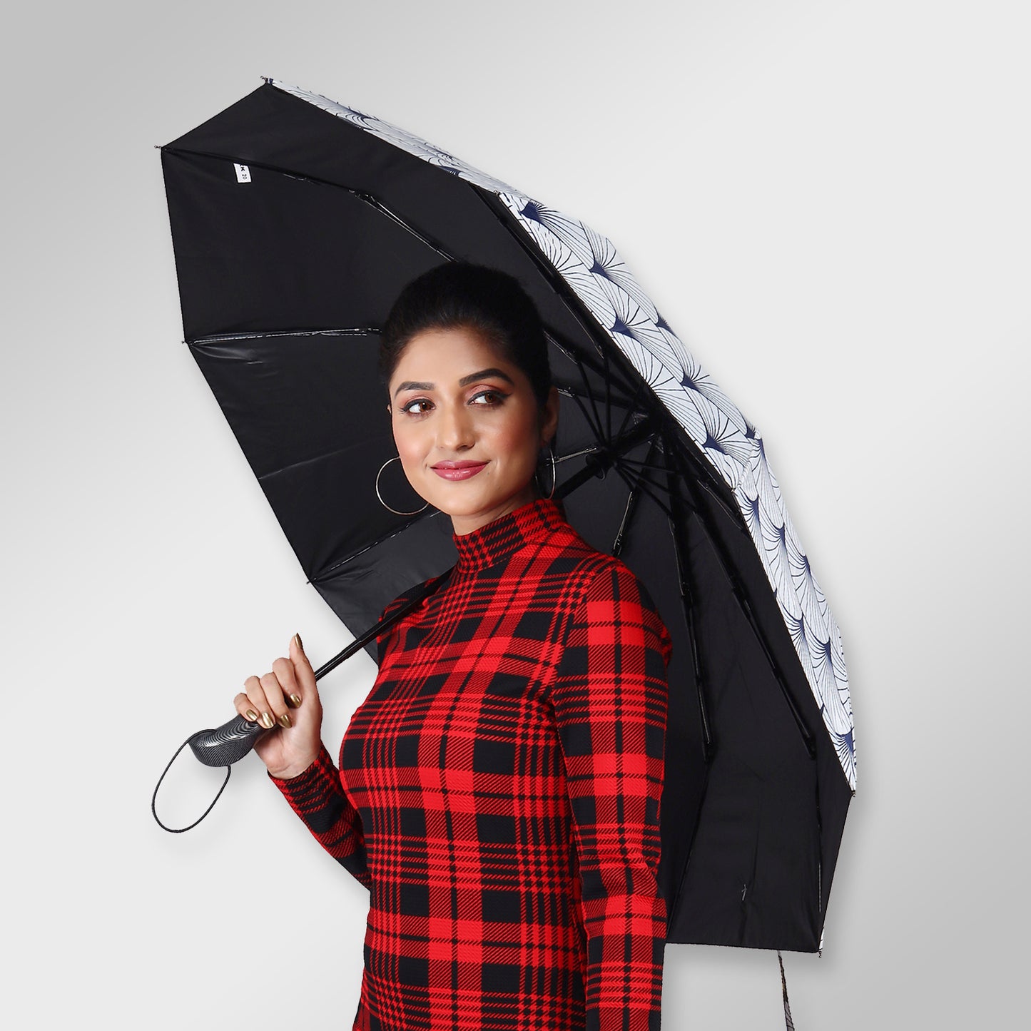 SARA (Mono-Black) | Automatic Open 4-Fold Umbrella – Elegant Handle & Floral Design