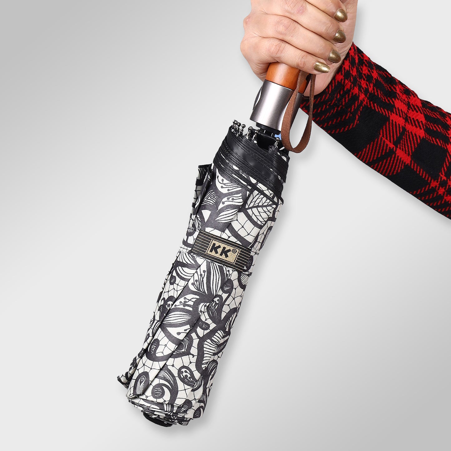 SARA (Mono-Black) | Automatic Open 4-Fold Umbrella – Elegant Handle & Floral Design