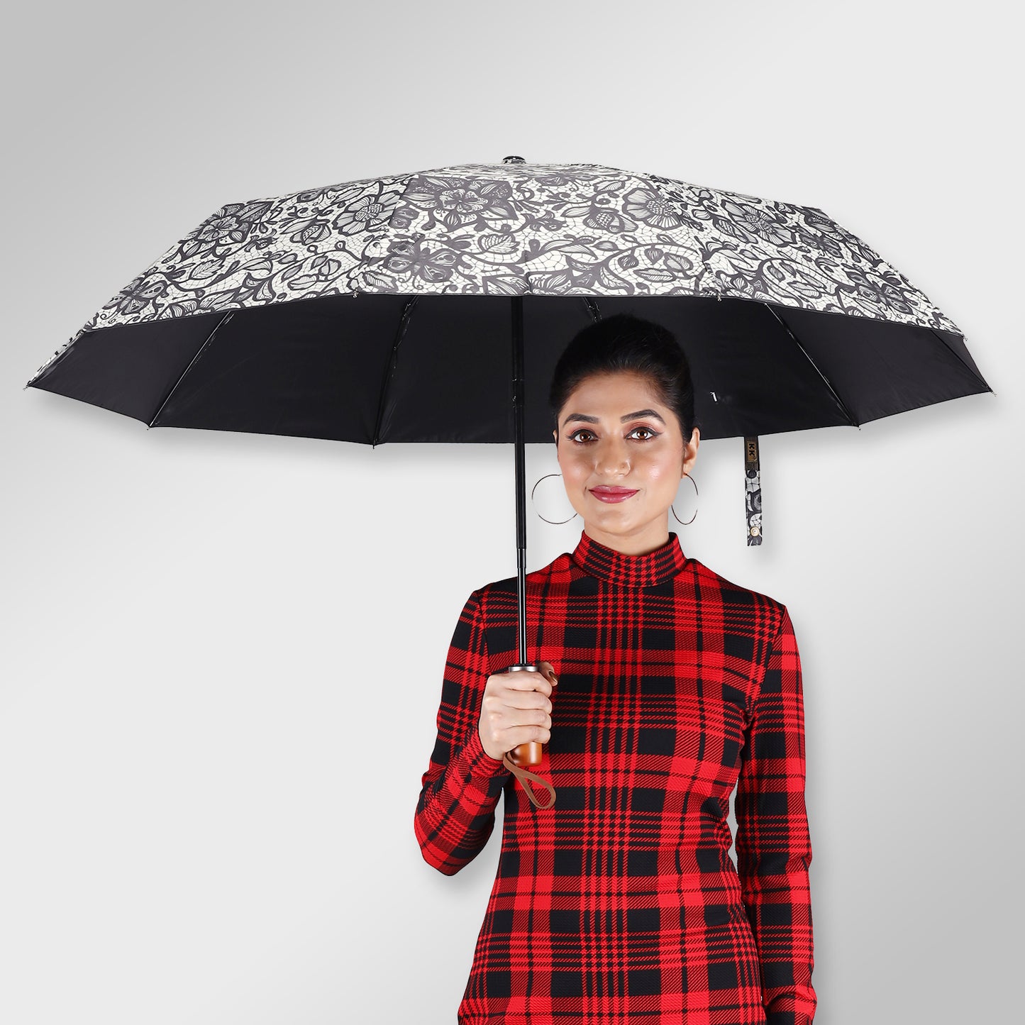 SARA (Mono-Black) | Automatic Open 4-Fold Umbrella – Elegant Handle & Floral Design
